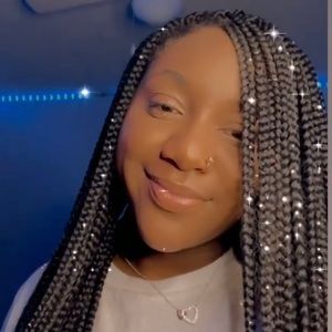 Meet your Posher, Layla